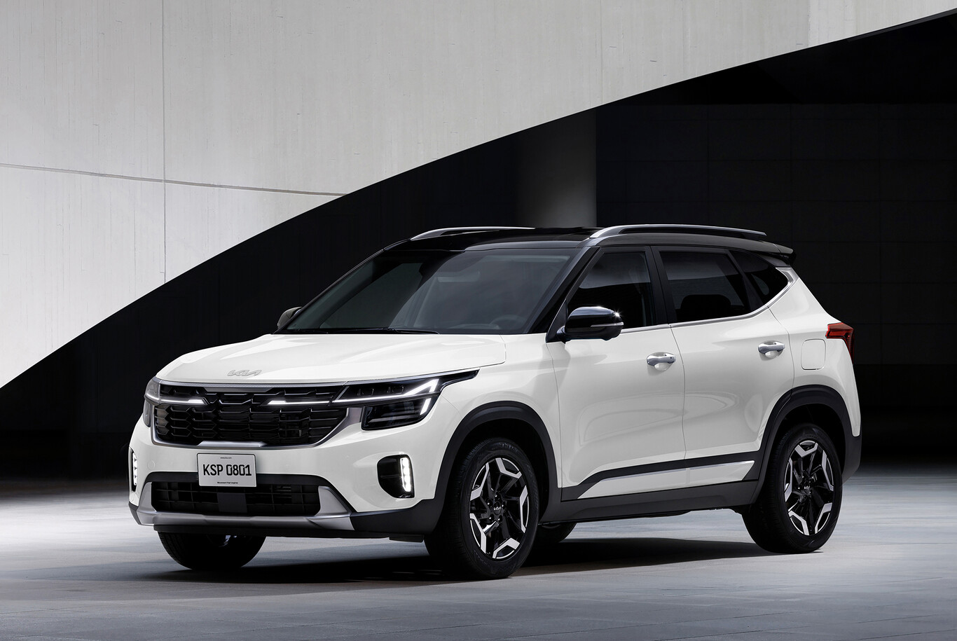 White SUV Jeepeta